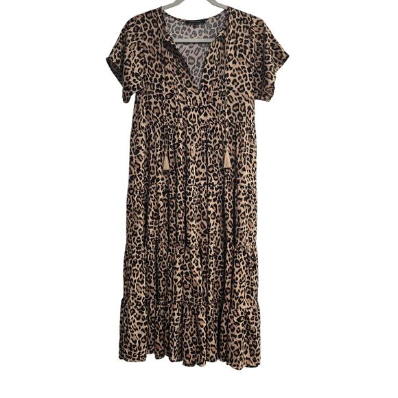 Olivaceous Dresses & Skirts - Olivaceous Leopard Print Knee Length Dress Notch Neck Size Small
